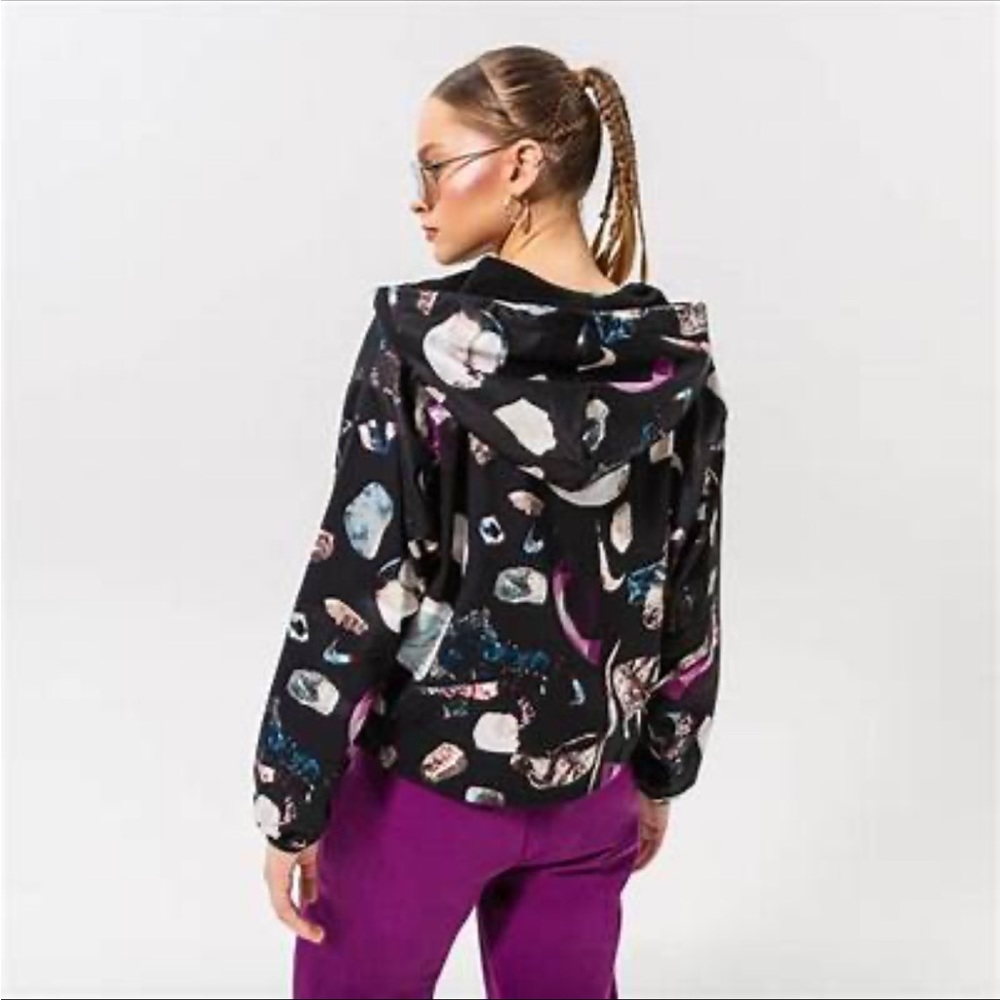 Women’s Nike pullover hoodie